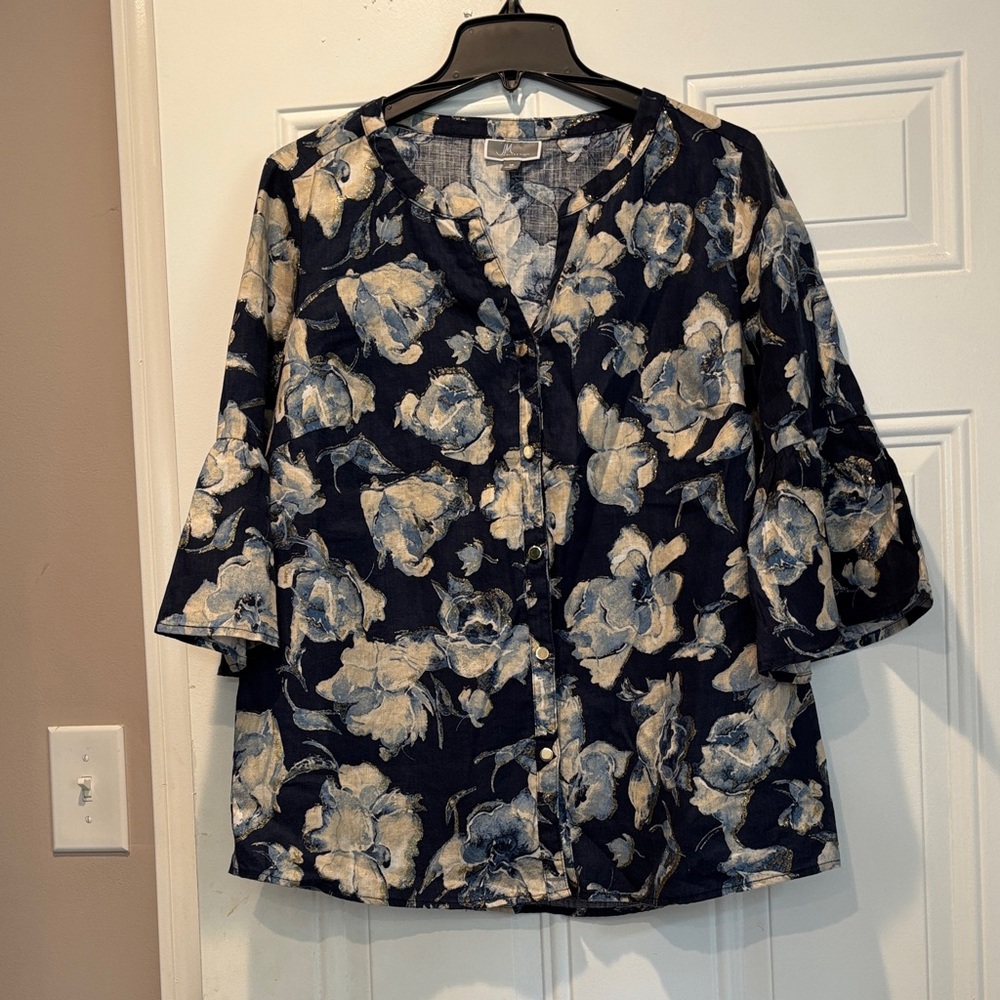 JM Collection Navy and Cream Floral Blouse. Size 10